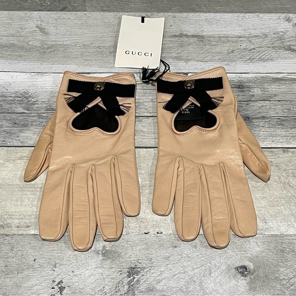 Gucci Other - GUCCI Gloves With Cat in Nappa leather -  Pale Pink -Sz - Medium